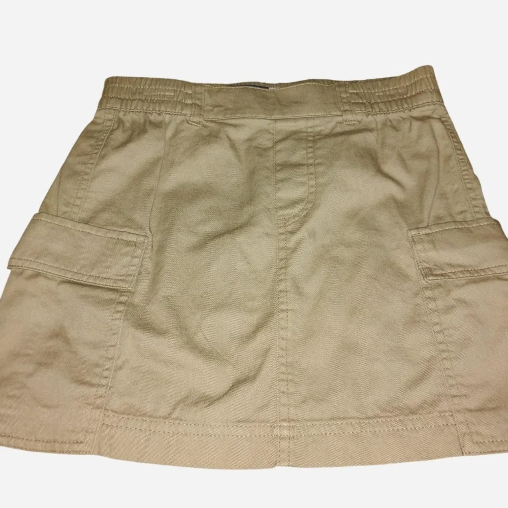 NWT Old Navy Girls Khaki Cargo Skirt - Size Medium (8) - Elastic Waist